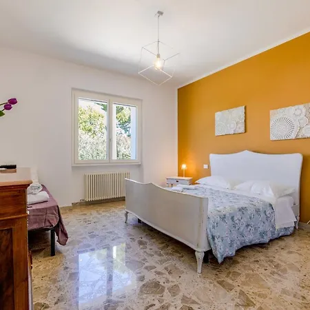 Bed and Breakfast Eyes 3*